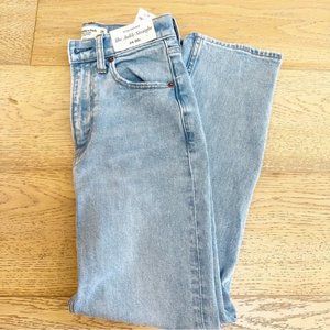 NWT Abercrombie & Fitch Ultra High Rise Ankle Straight Jean 24 Short - Light